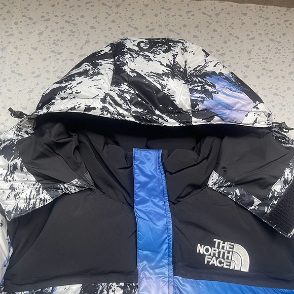 The North Face Blue and Black Puffer Jacket - Picture 3 of 13